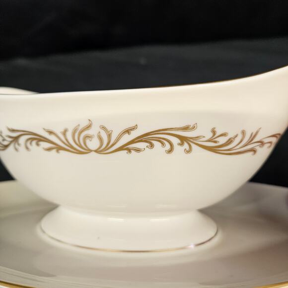 Pickard Victoria Gravy Boat and Attached Underplate Ivory Gold Trim VTG - Picture 7 of 7